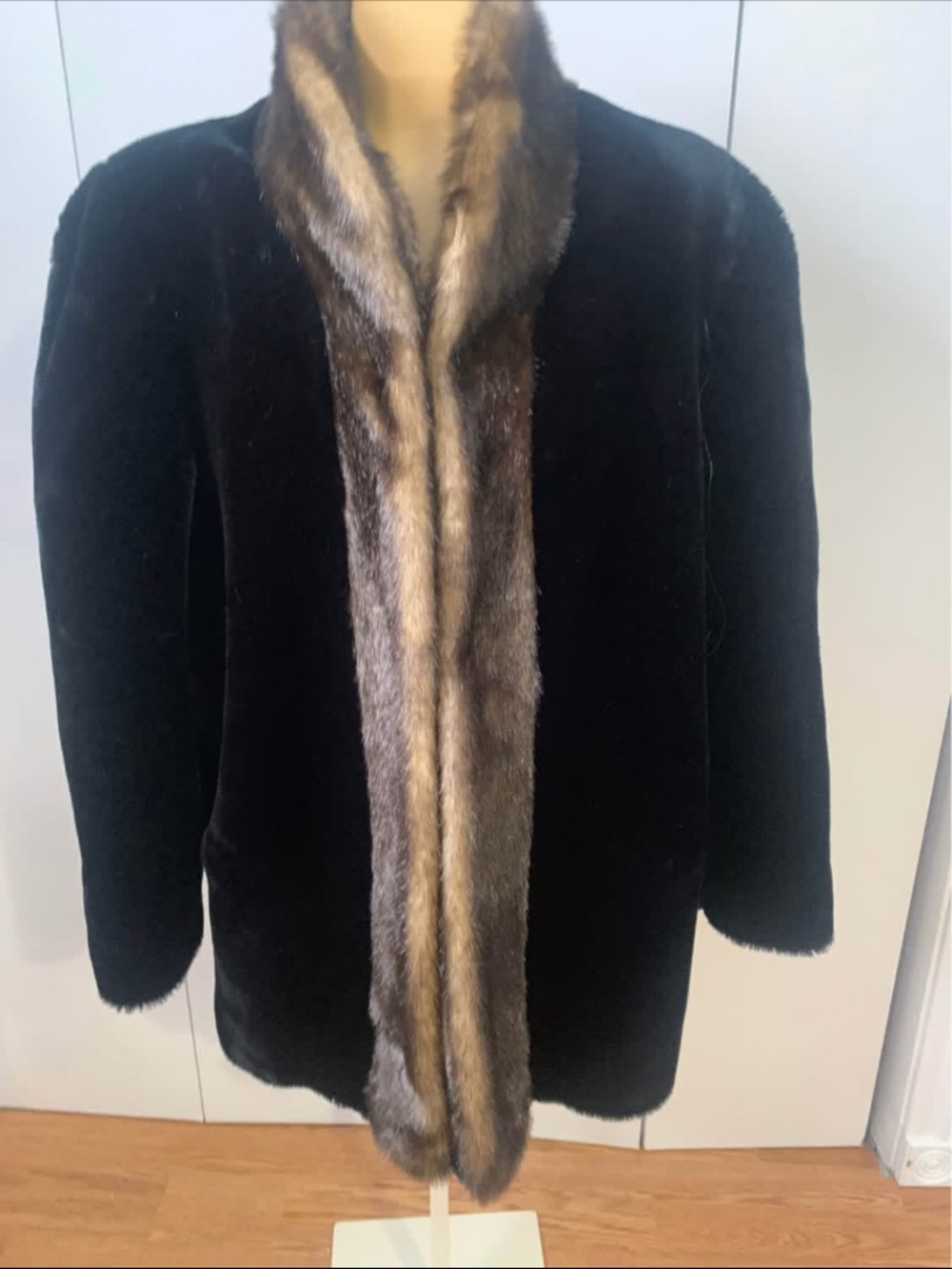 Faux Fur - Picture 2 of 4
